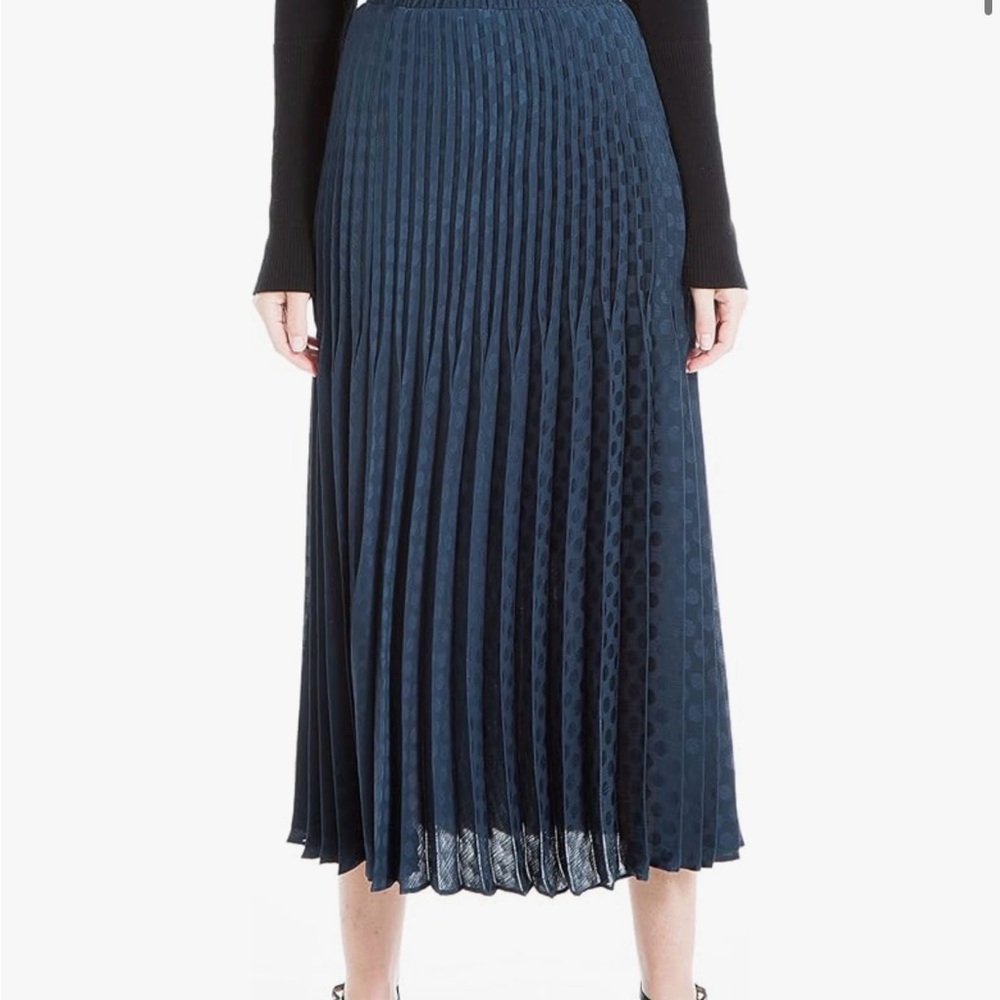 Elegant Navy Pleated Skirt